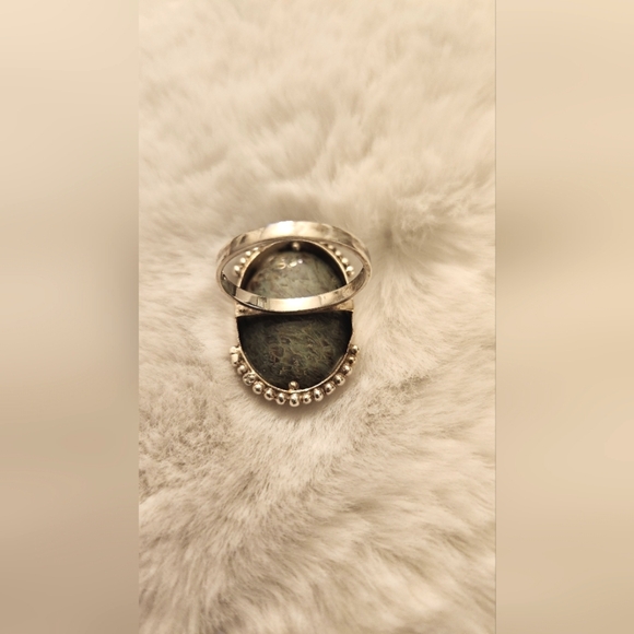 Crystal Stone Silver Ring - Picture 5 of 6